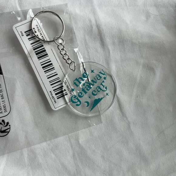 💛 1pc The Getaway Car Round Transparent Acrylic Keychain, taylor inspired Gifts - Picture 4 of 5